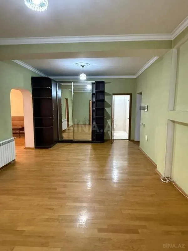 Satılır 3 otaqlı mənzil 140 m²