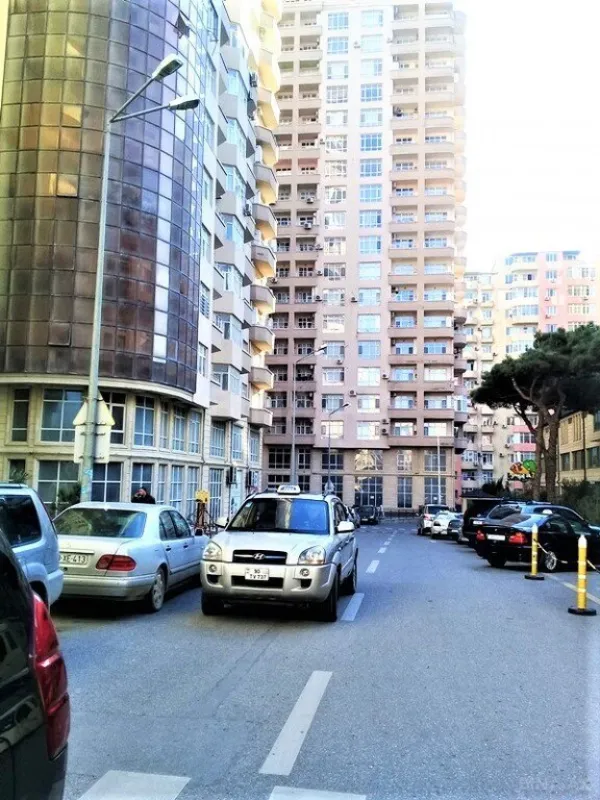 Satılır 3 otaqlı mənzil 140 m²