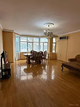 Satılır 3 otaqlı mənzil 140 m²