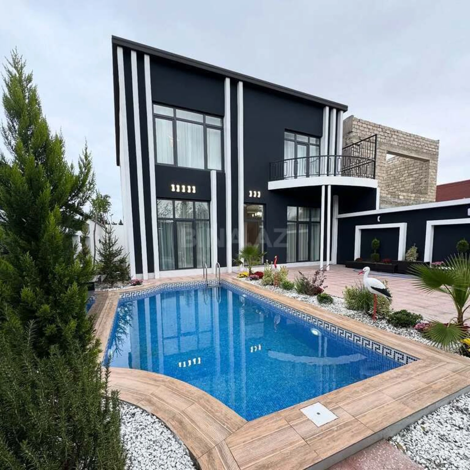 Satılır 5 otaqlı həyət evi 200 m²