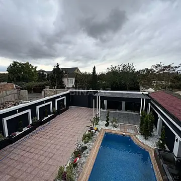 Satılır 5 otaqlı həyət evi 200 m²