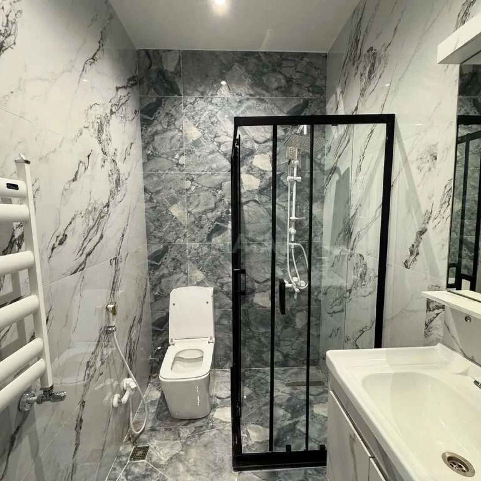 Satılır 5 otaqlı həyət evi 200 m²