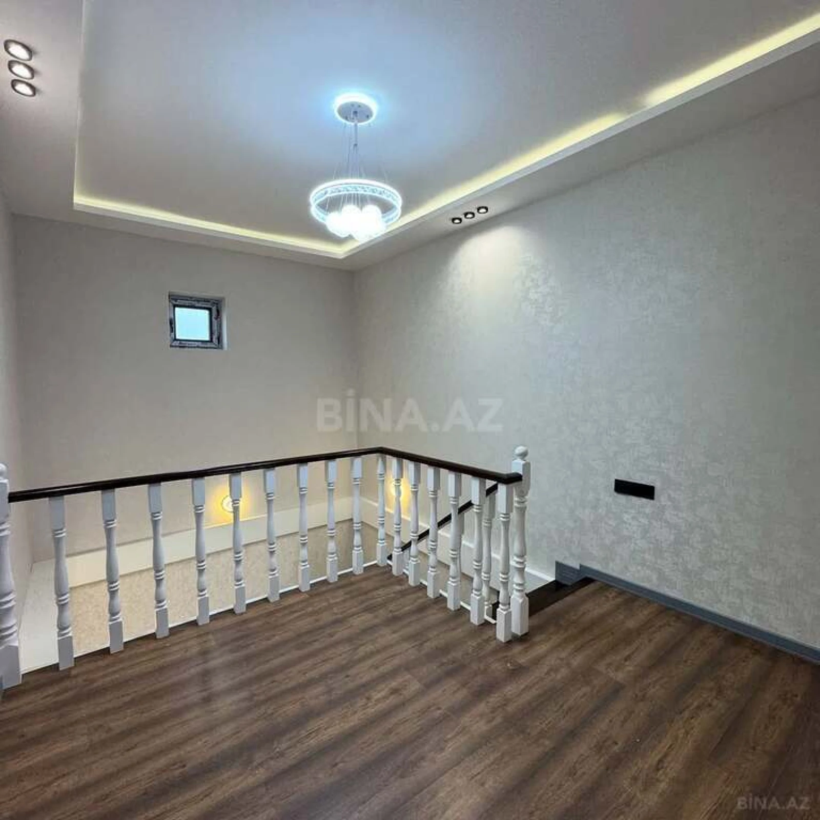 Satılır 5 otaqlı həyət evi 200 m²