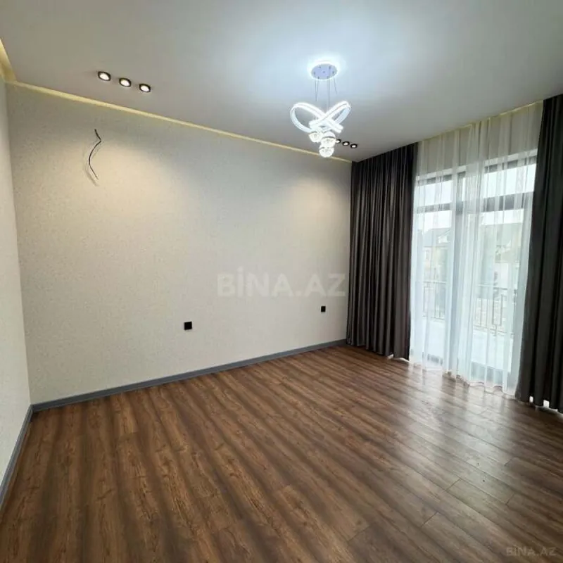 Satılır 5 otaqlı həyət evi 200 m²