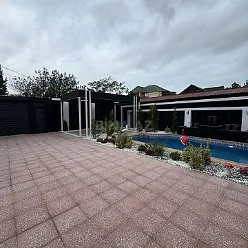 Satılır 5 otaqlı həyət evi 200 m²