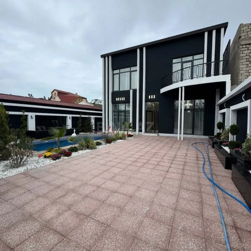 Satılır 5 otaqlı həyət evi 200 m²
