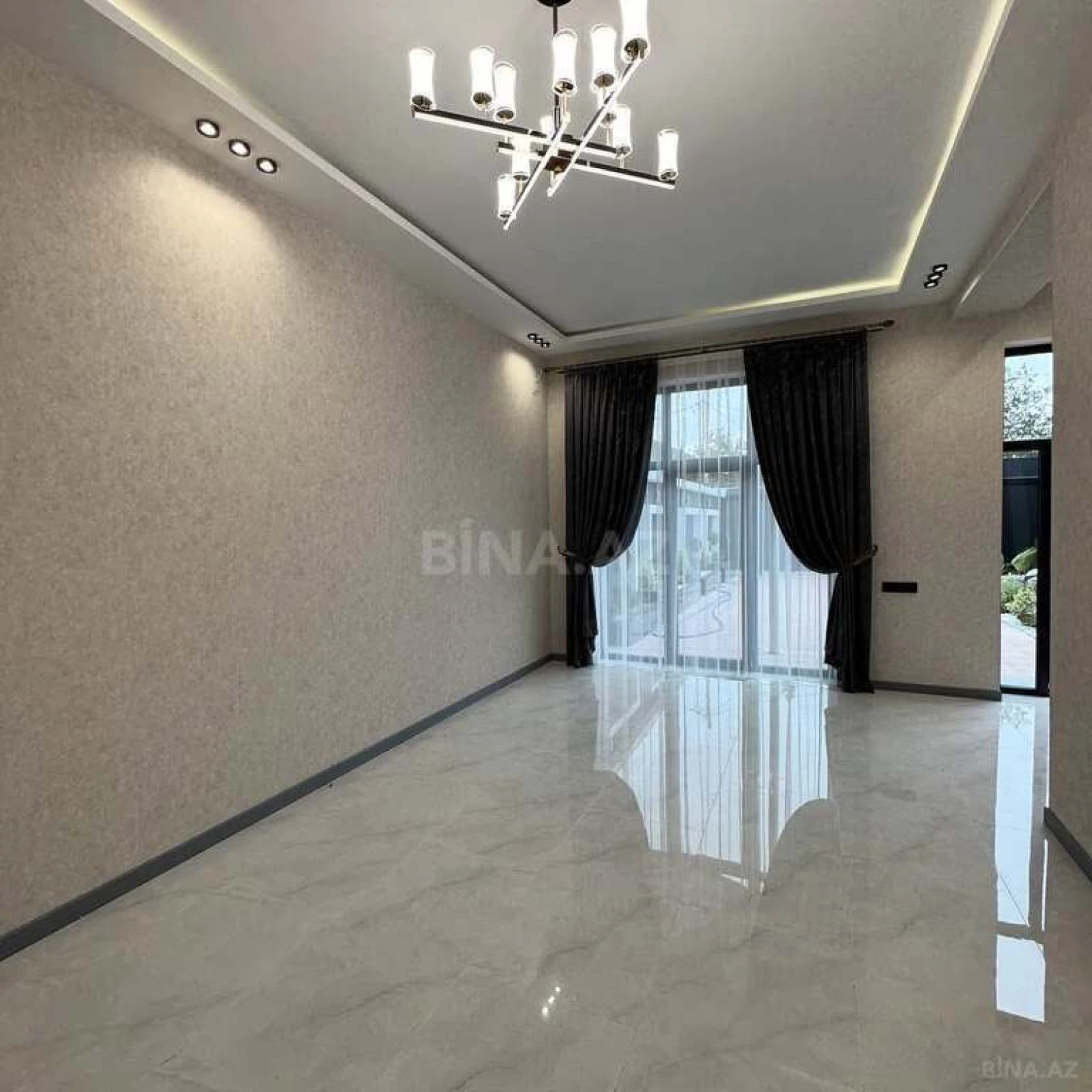 Satılır 5 otaqlı həyət evi 200 m²