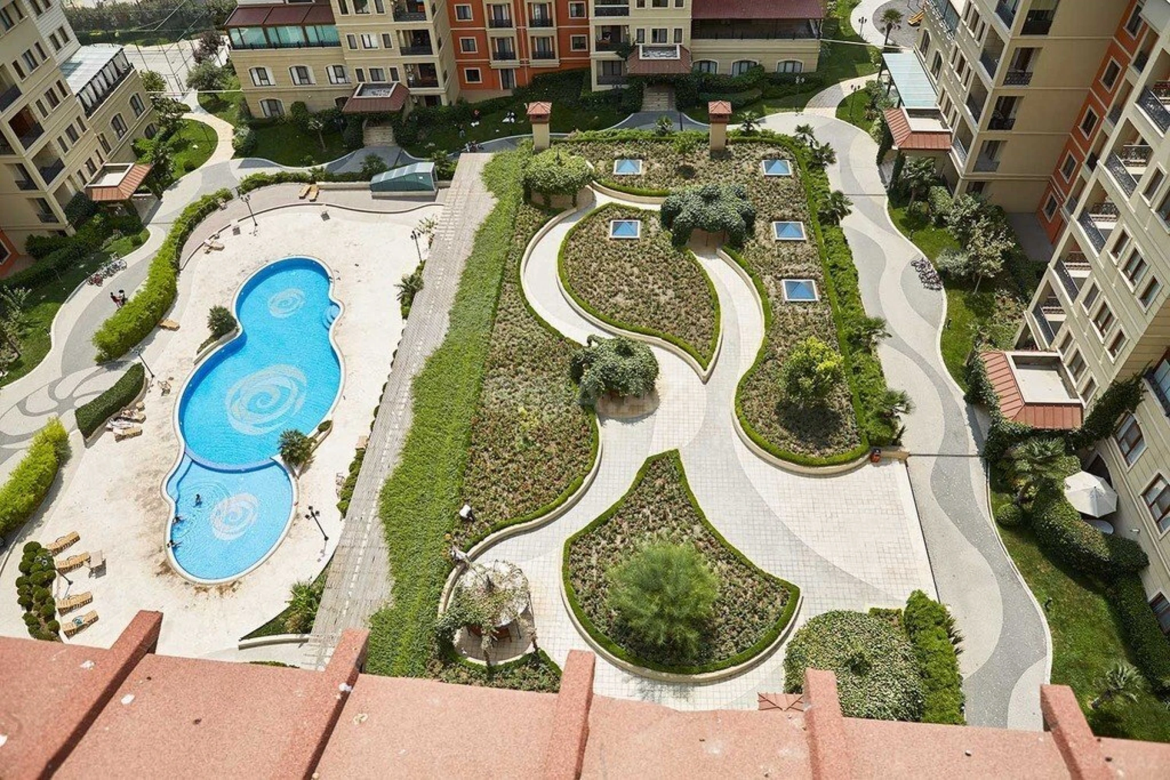 Satılır 4 otaqlı mənzil 205 m²