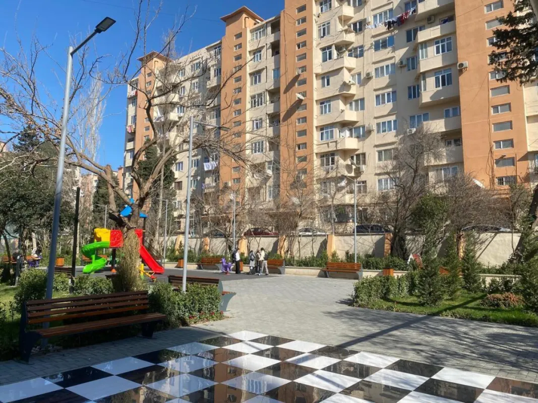 Satılır 4 otaqlı mənzil 99 m²