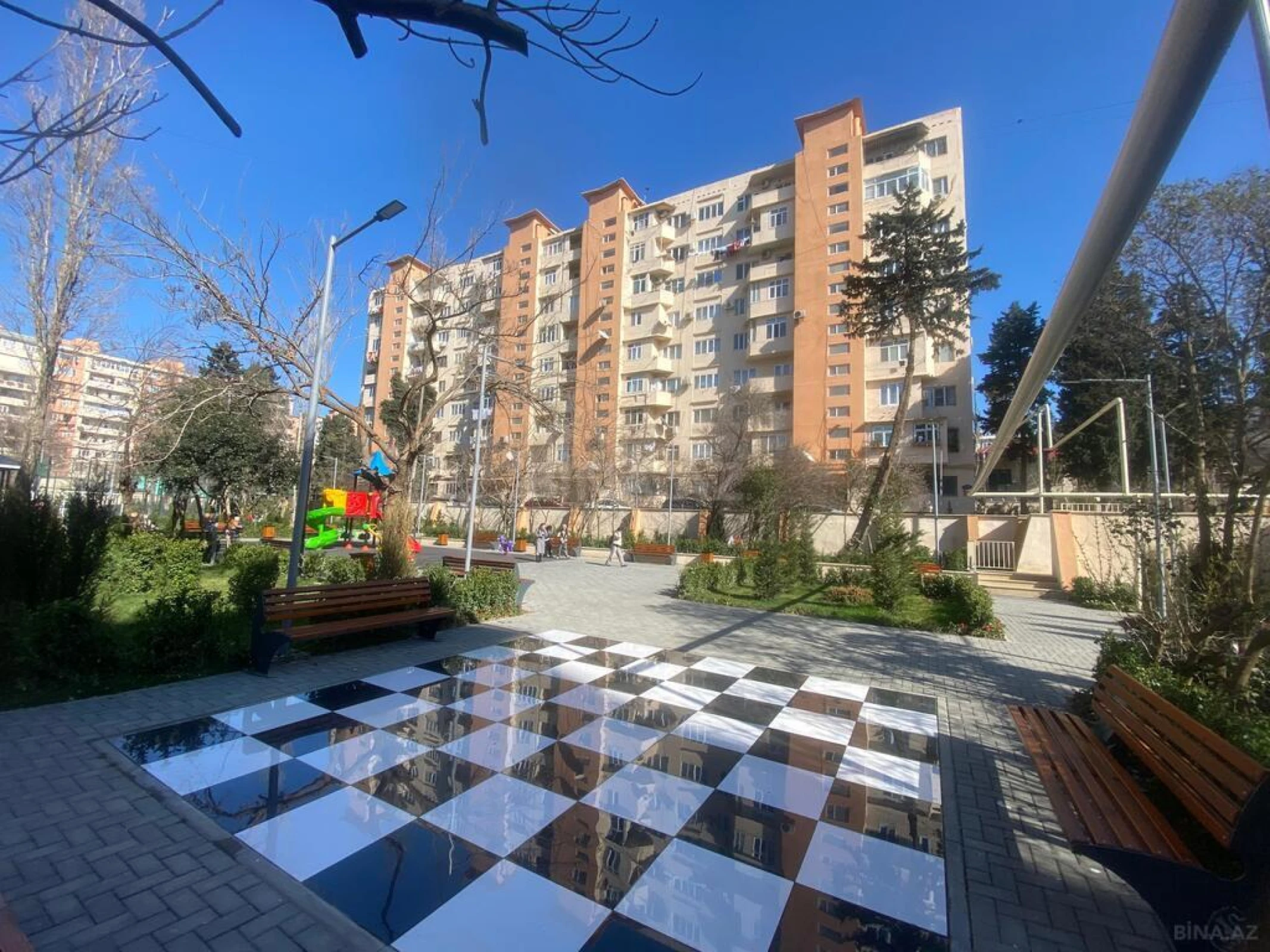 Satılır 4 otaqlı mənzil 99 m²