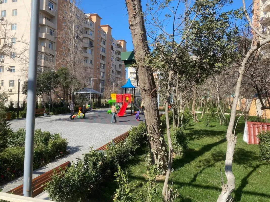 Satılır 4 otaqlı mənzil 99 m²