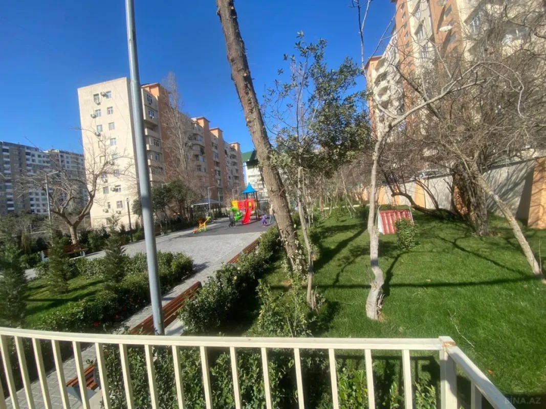 Satılır 4 otaqlı mənzil 99 m²