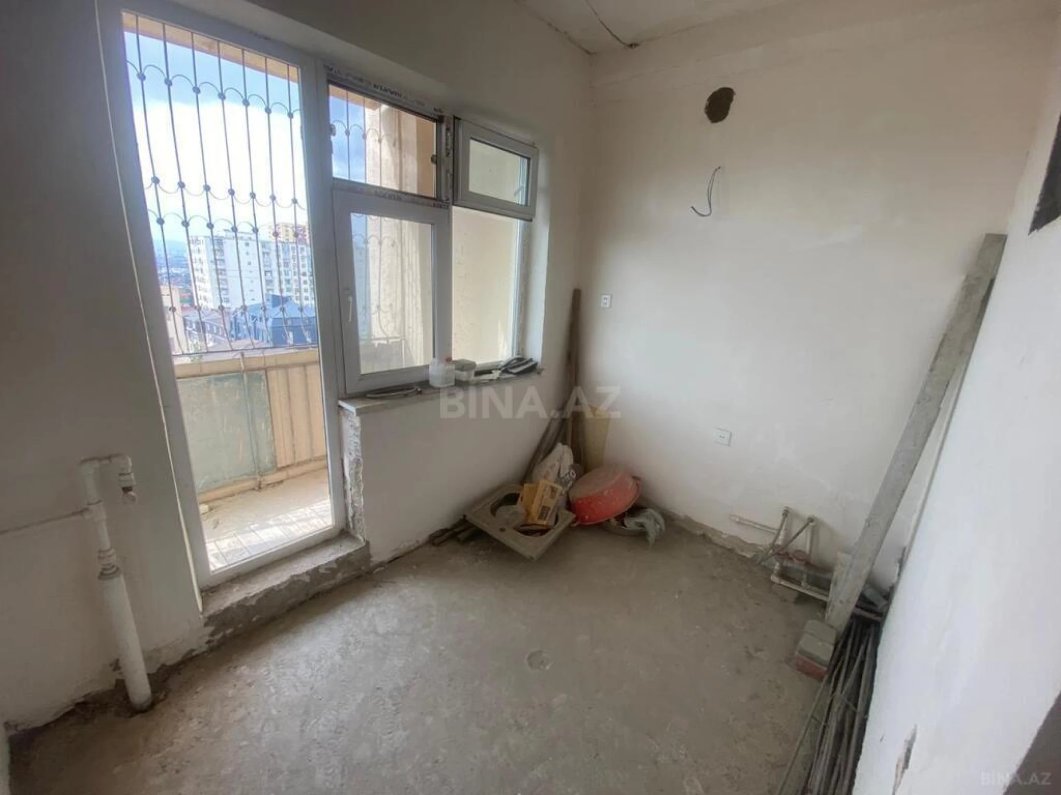 Satılır 4 otaqlı mənzil 99 m²