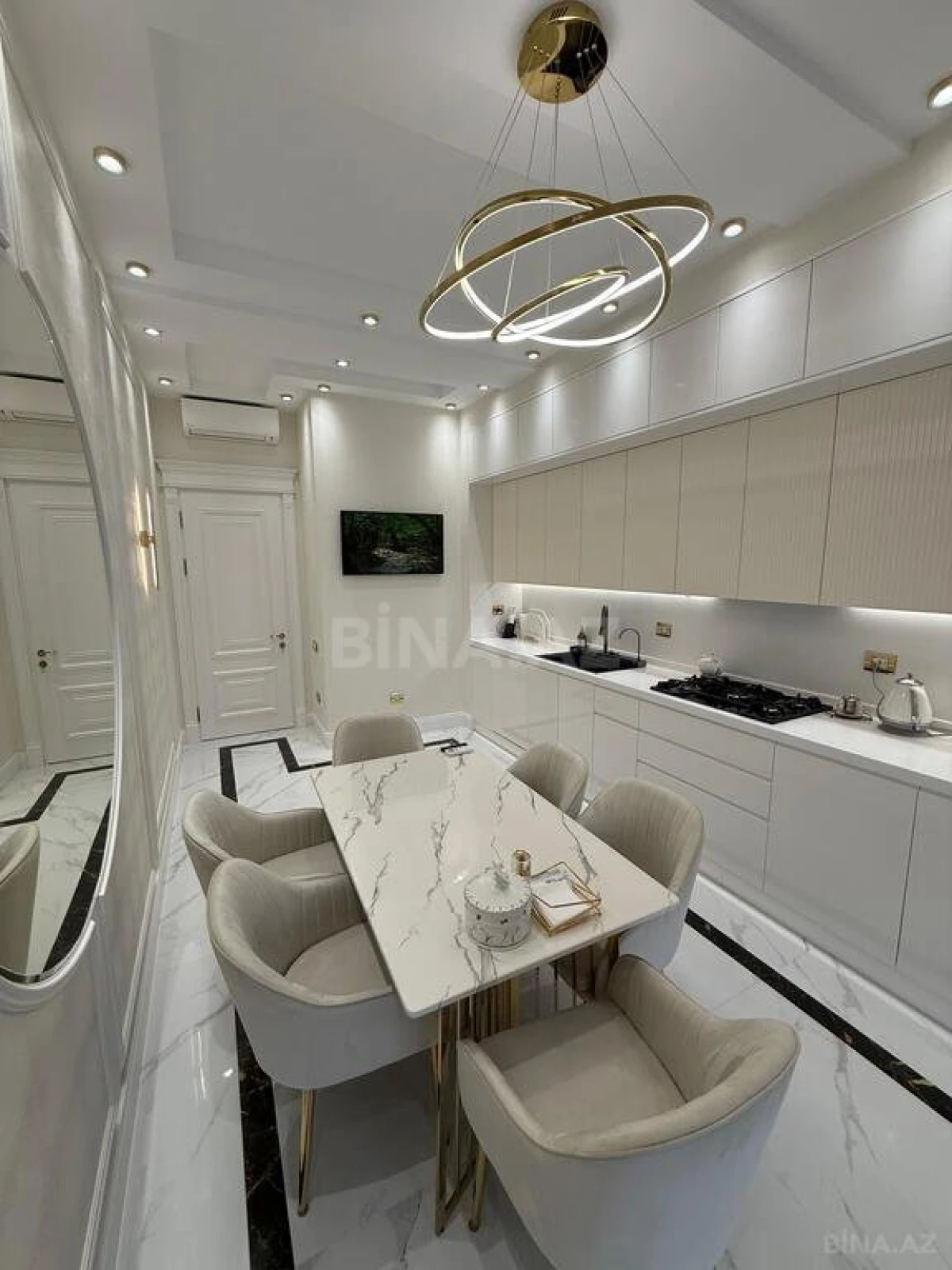 Satılır 4 otaqlı mənzil 185 m²