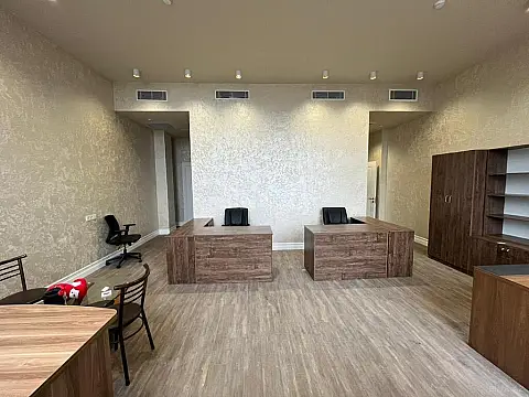 Kirayə verilir 12 otaqlı ofis 600 m²