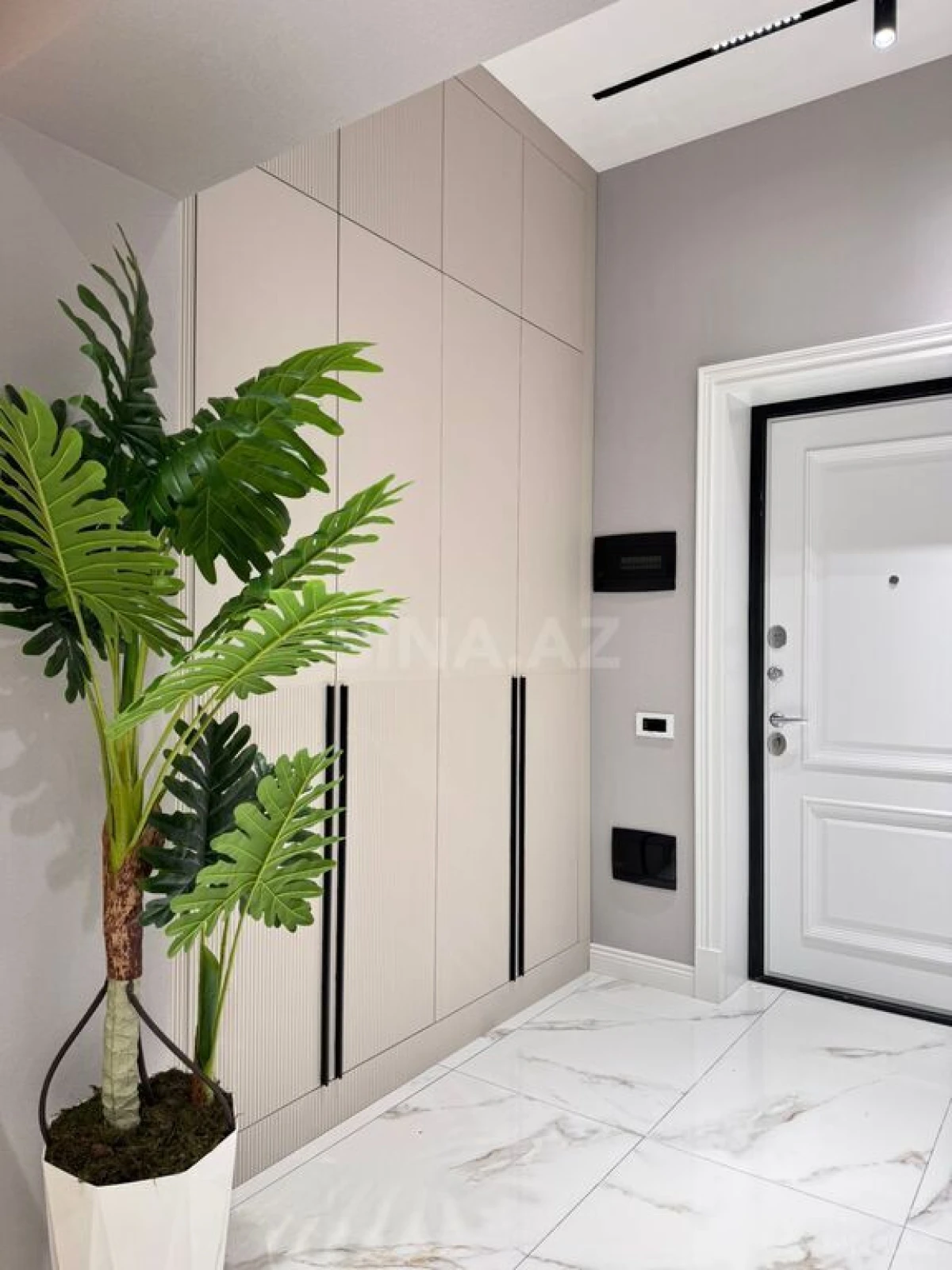 Satılır 2 otaqlı mənzil 68 m²