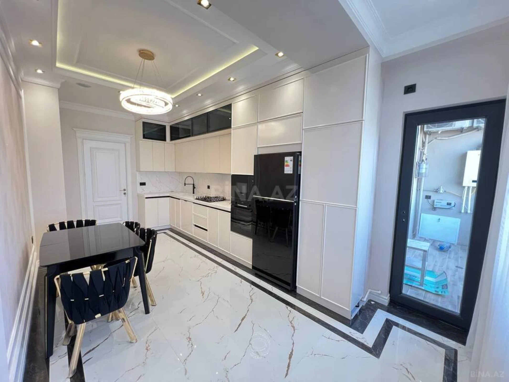 Kirayə verilir 3 otaqlı mənzil 130 m²