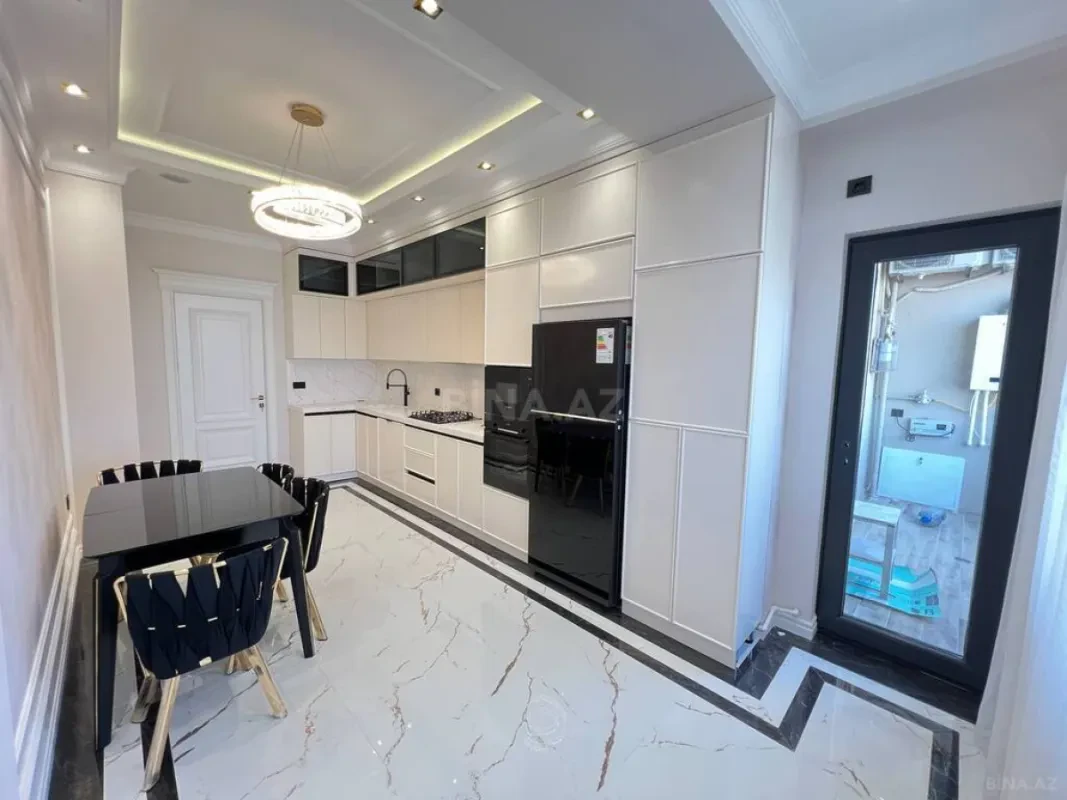 Kirayə verilir 3 otaqlı mənzil 130 m²