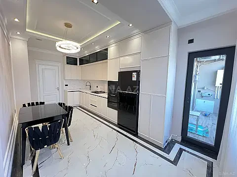Kirayə verilir 3 otaqlı mənzil 130 m²