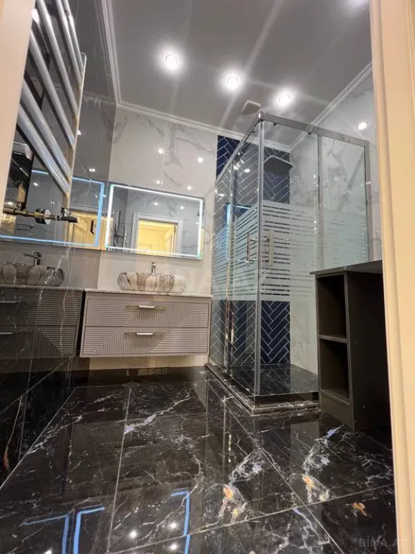 Kirayə verilir 3 otaqlı mənzil 130 m²