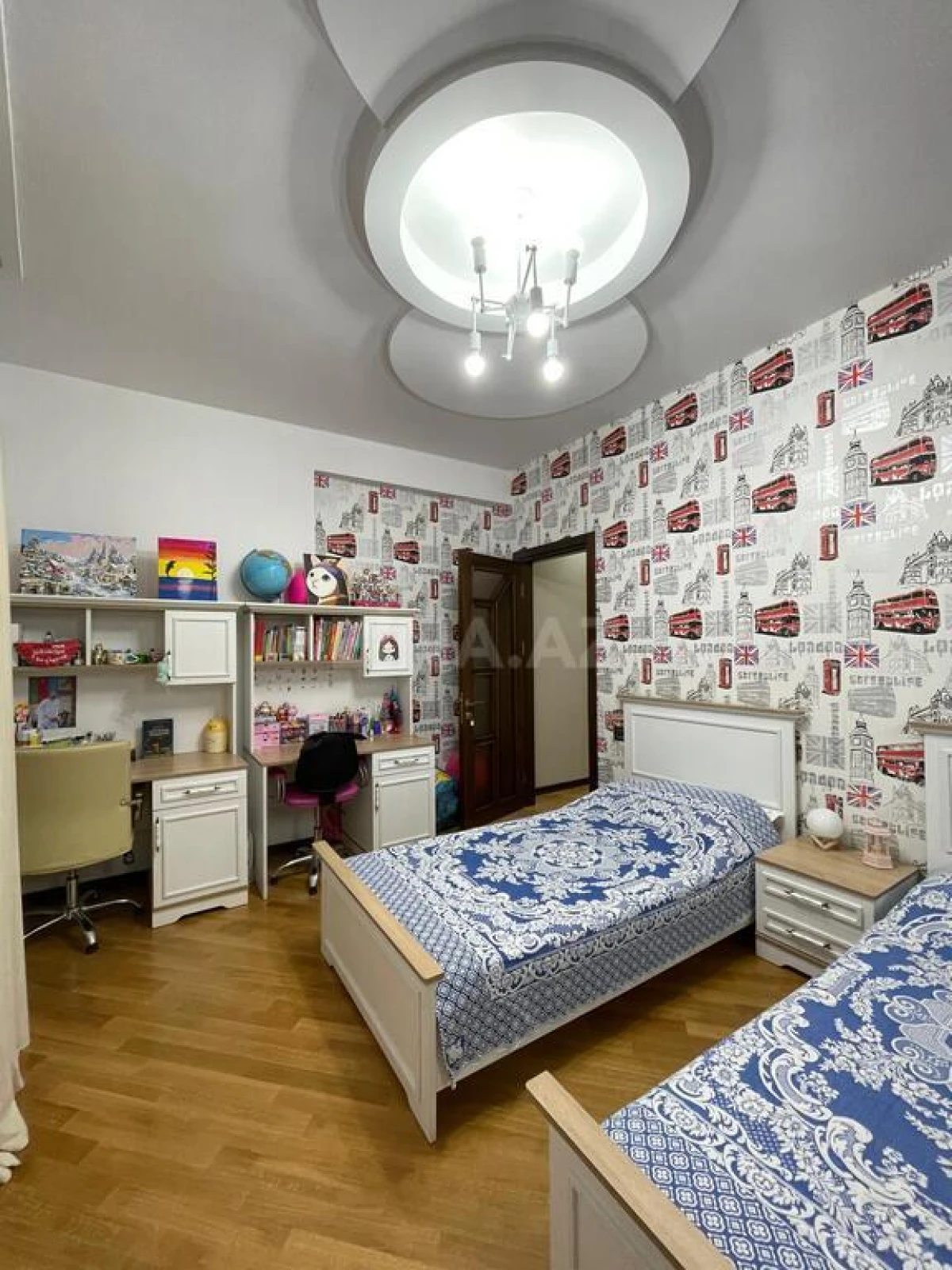 Satılır 4 otaqlı mənzil 147 m²