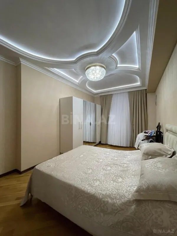 Satılır 4 otaqlı mənzil 147 m²