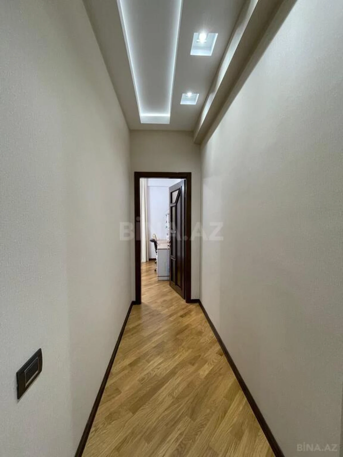Satılır 4 otaqlı mənzil 147 m²