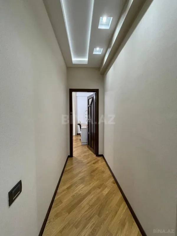 Satılır 4 otaqlı mənzil 147 m²