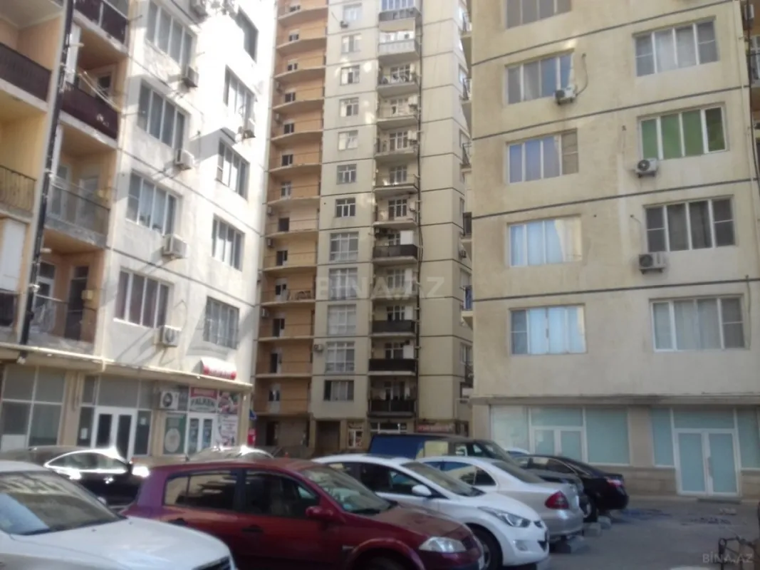 Satılır 4 otaqlı mənzil 147 m²