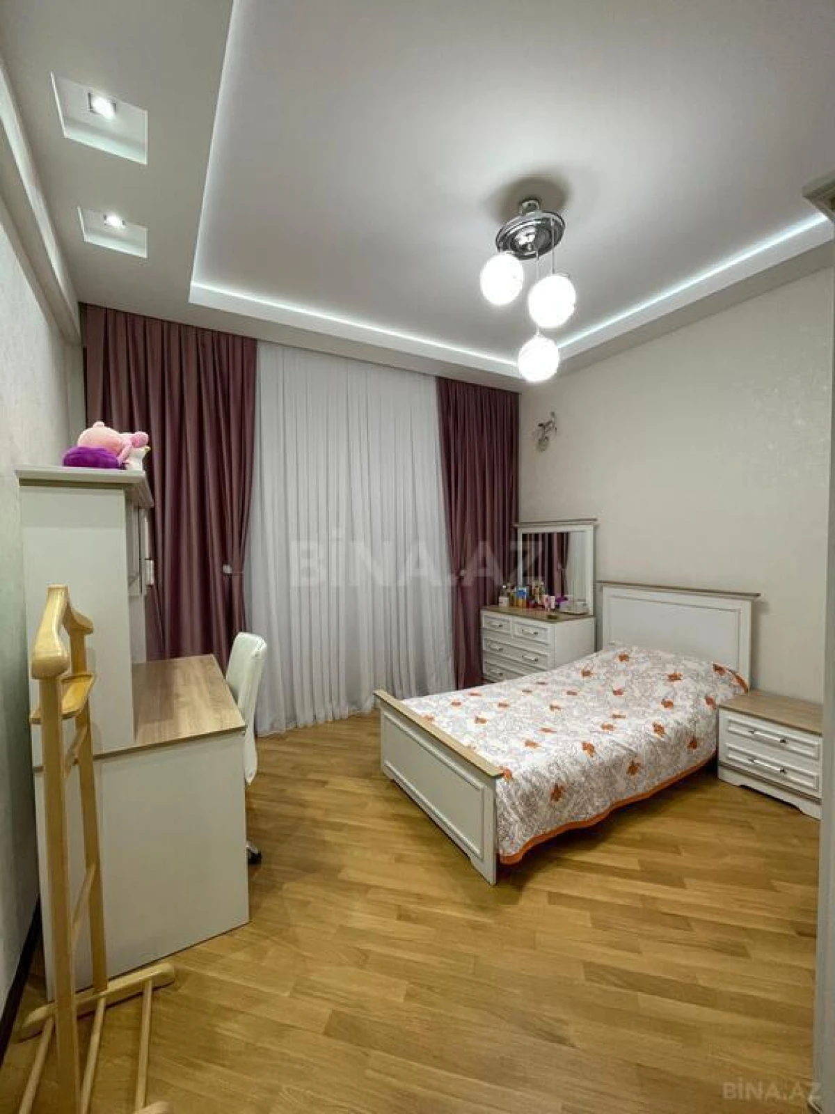 Satılır 4 otaqlı mənzil 147 m²