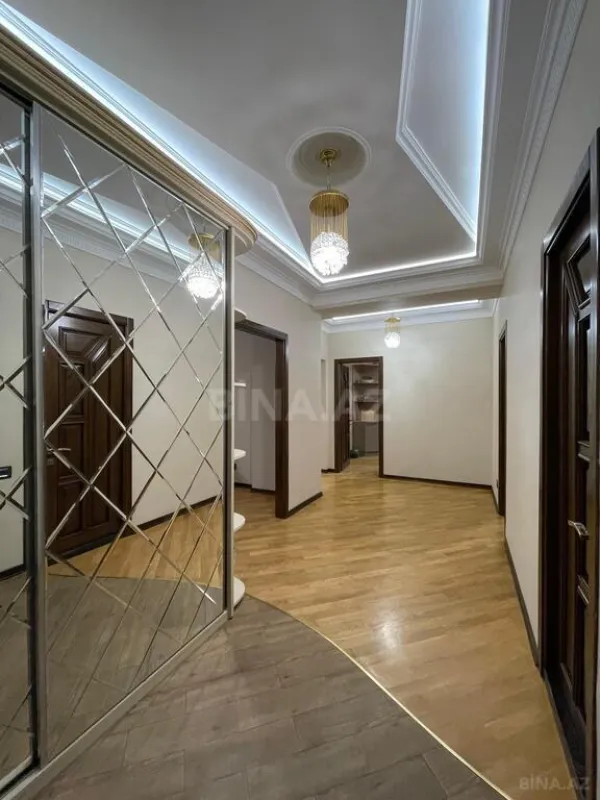 Satılır 4 otaqlı mənzil 147 m²