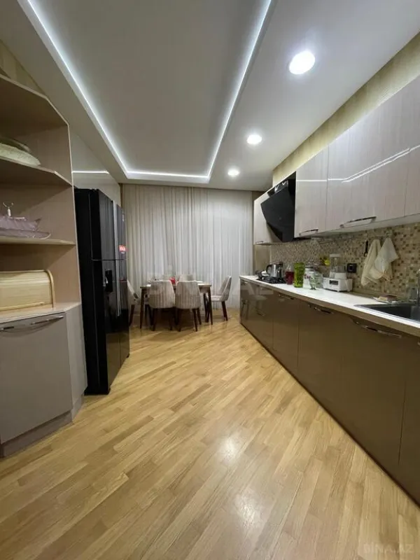 Satılır 4 otaqlı mənzil 147 m²