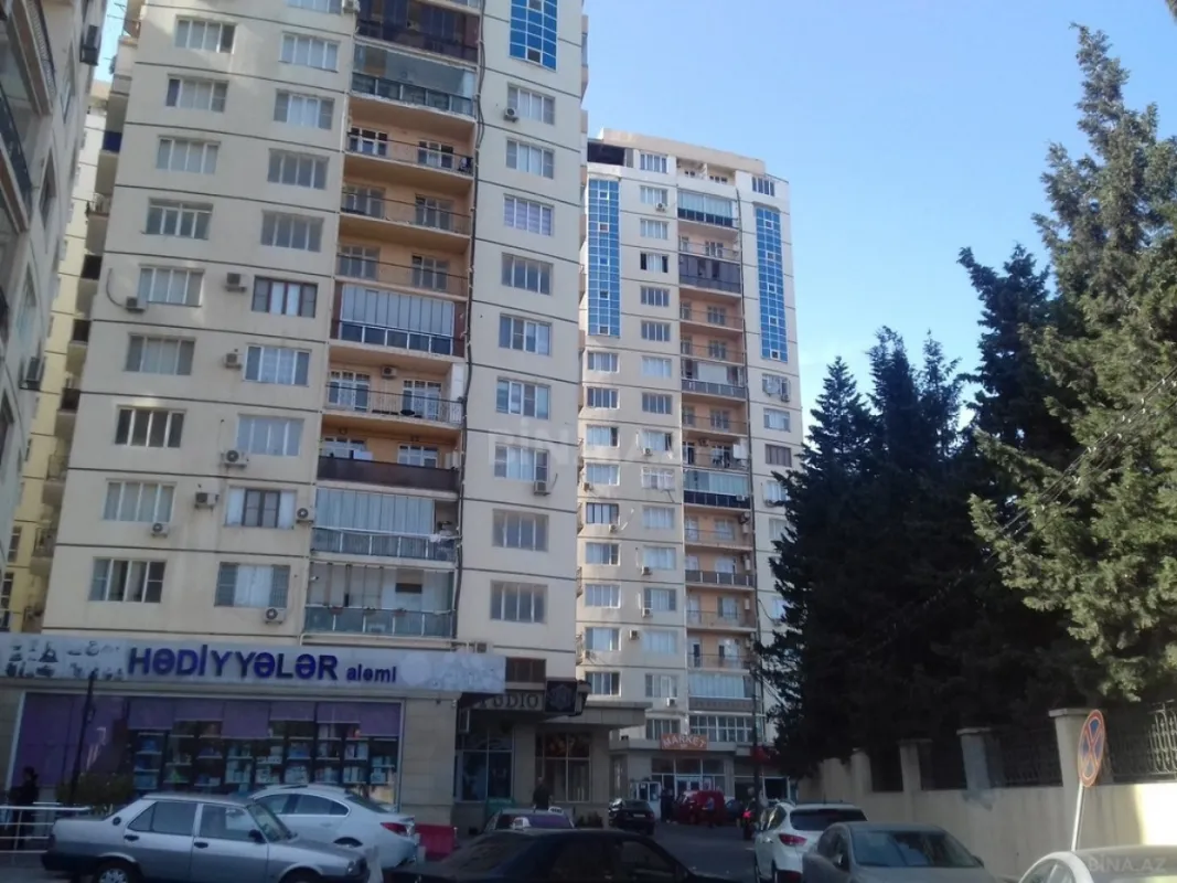 Satılır 4 otaqlı mənzil 147 m²