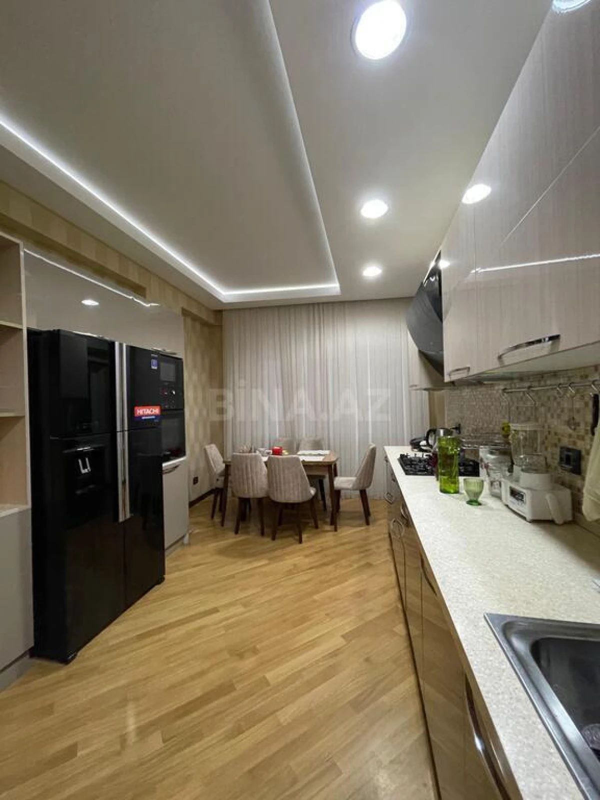 Satılır 4 otaqlı mənzil 147 m²