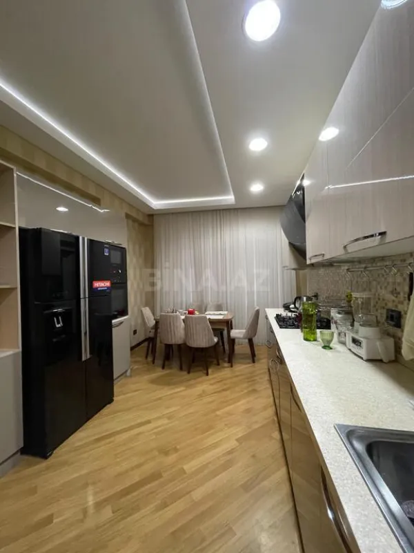 Satılır 4 otaqlı mənzil 147 m²