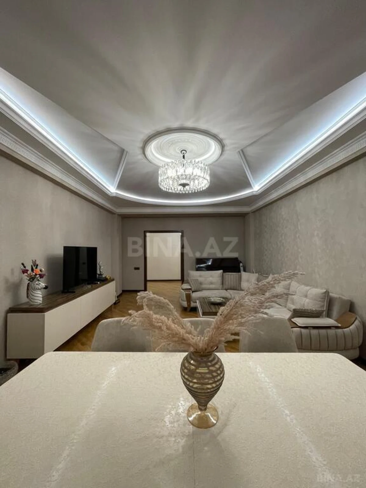 Satılır 4 otaqlı mənzil 147 m²