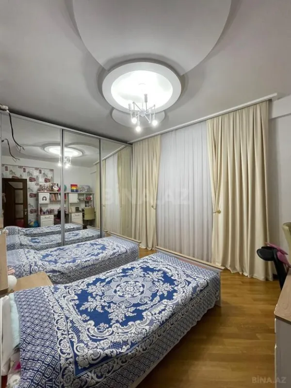 Satılır 4 otaqlı mənzil 147 m²