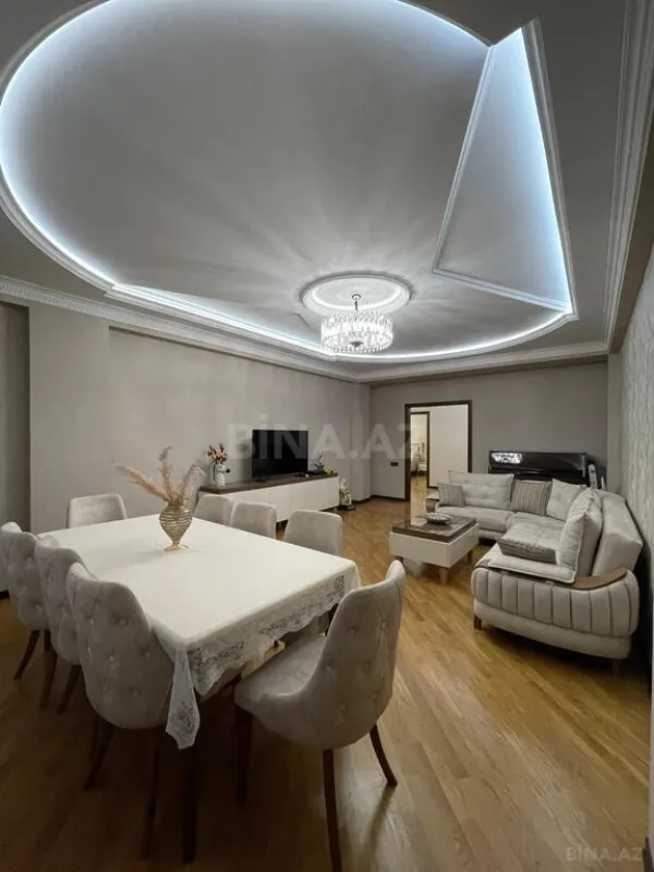 Satılır 4 otaqlı mənzil 147 m²