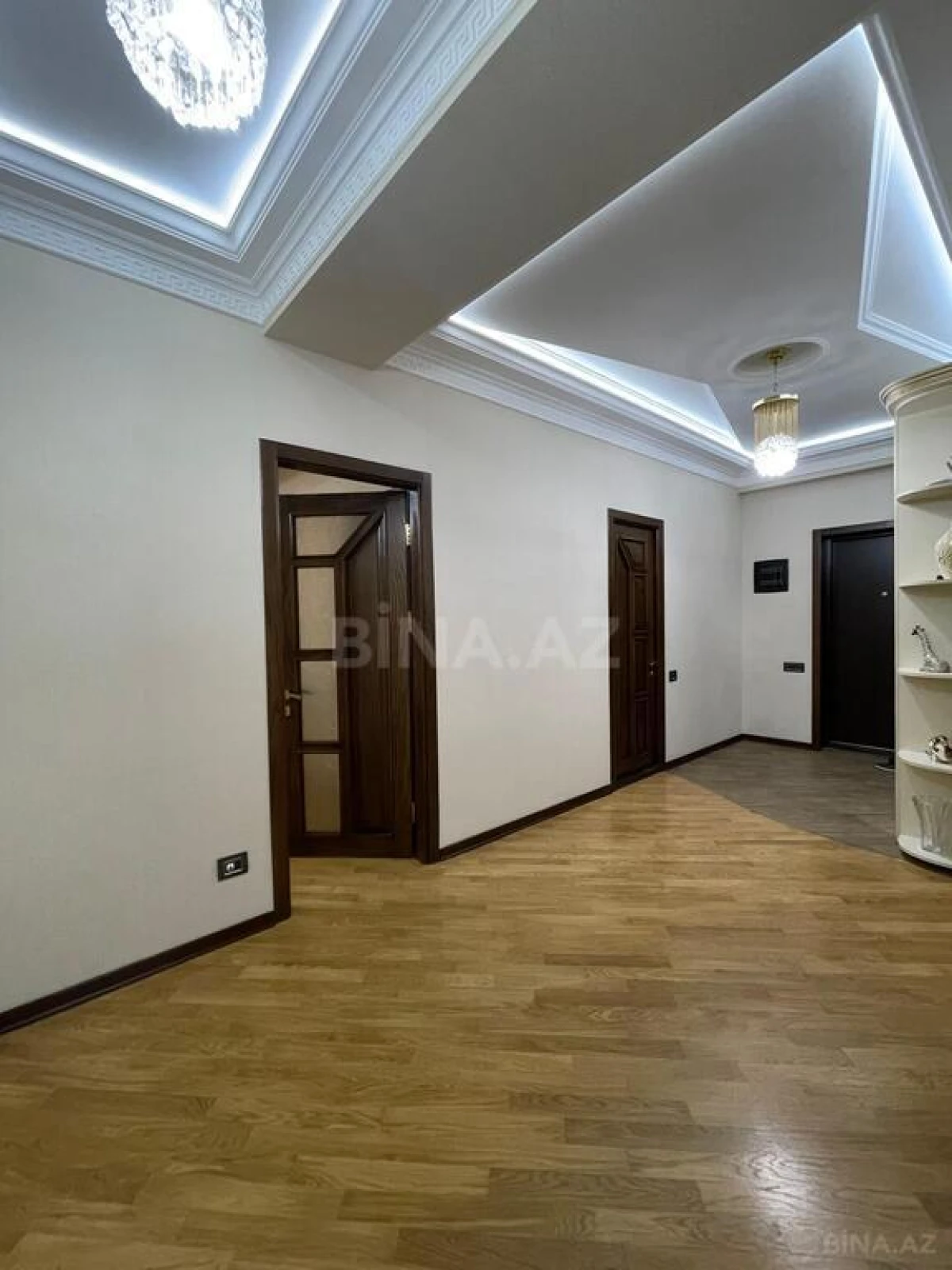 Satılır 4 otaqlı mənzil 147 m²