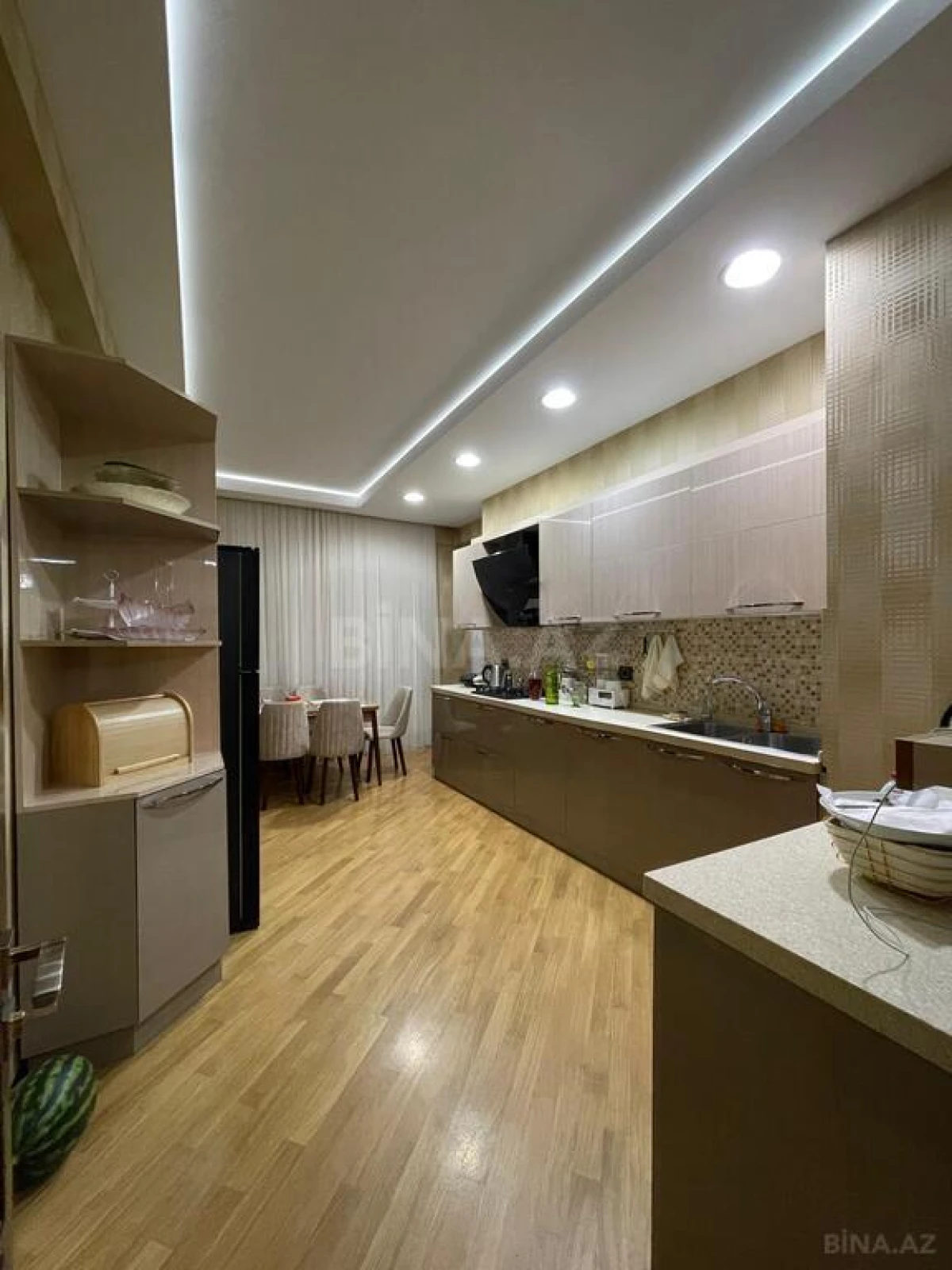 Satılır 4 otaqlı mənzil 147 m²