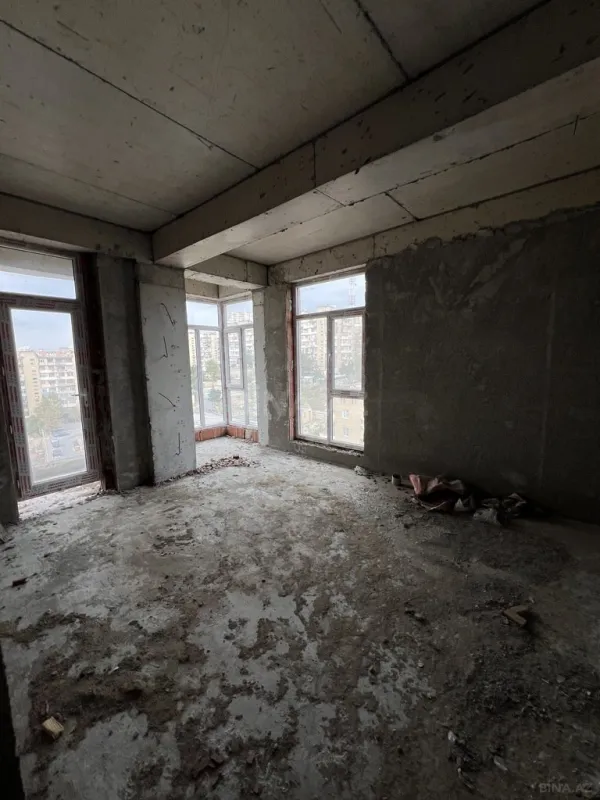 Satılır 2 otaqlı mənzil 83 m²