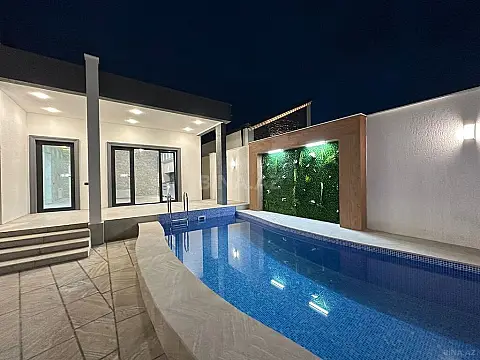 Satılır 4 otaqlı həyət evi 140 m²