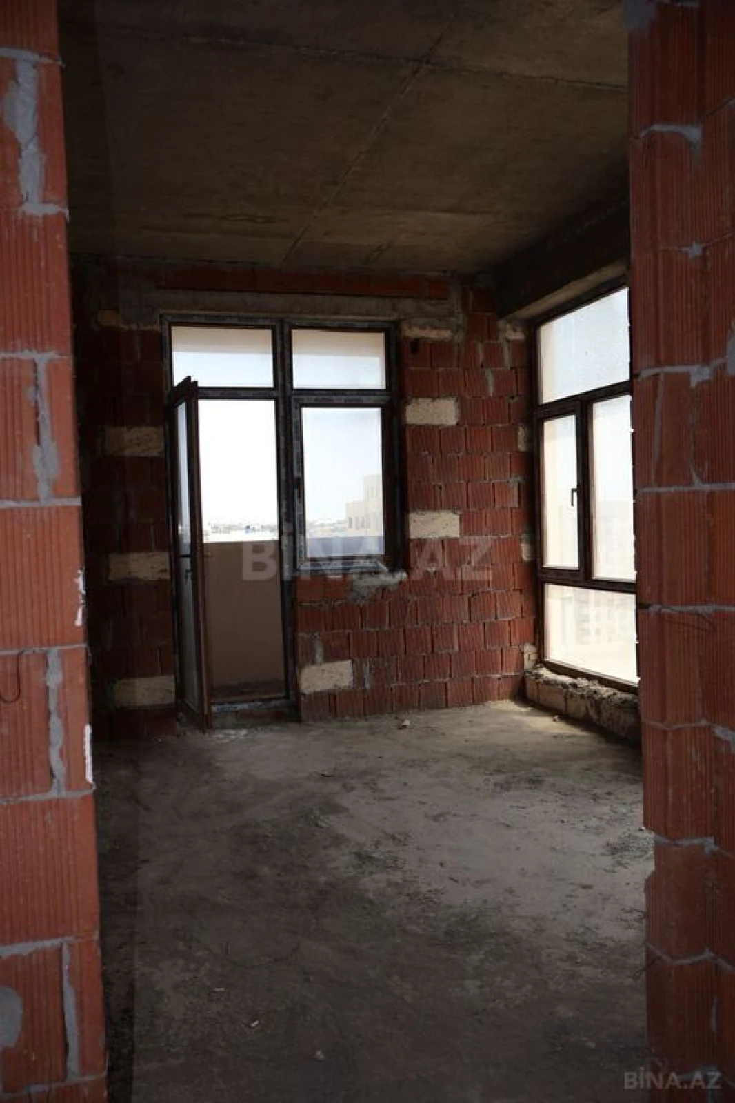 Satılır 2 otaqlı mənzil 78 m²