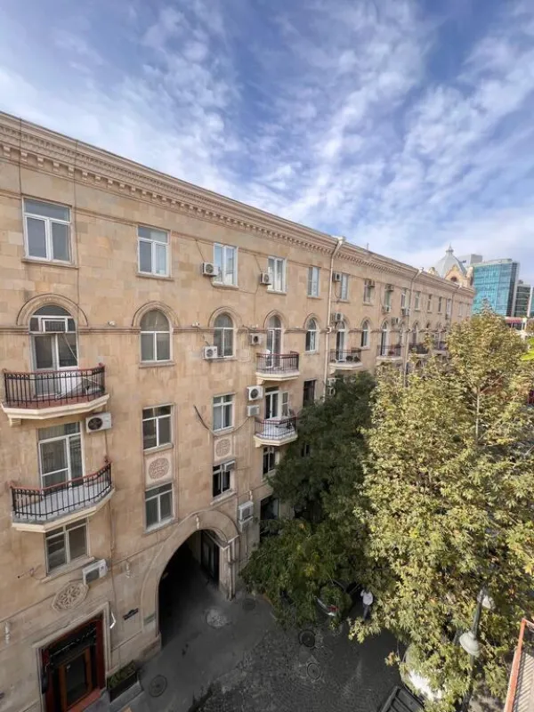 Kirayə verilir 3 otaqlı mənzil 130 m²
