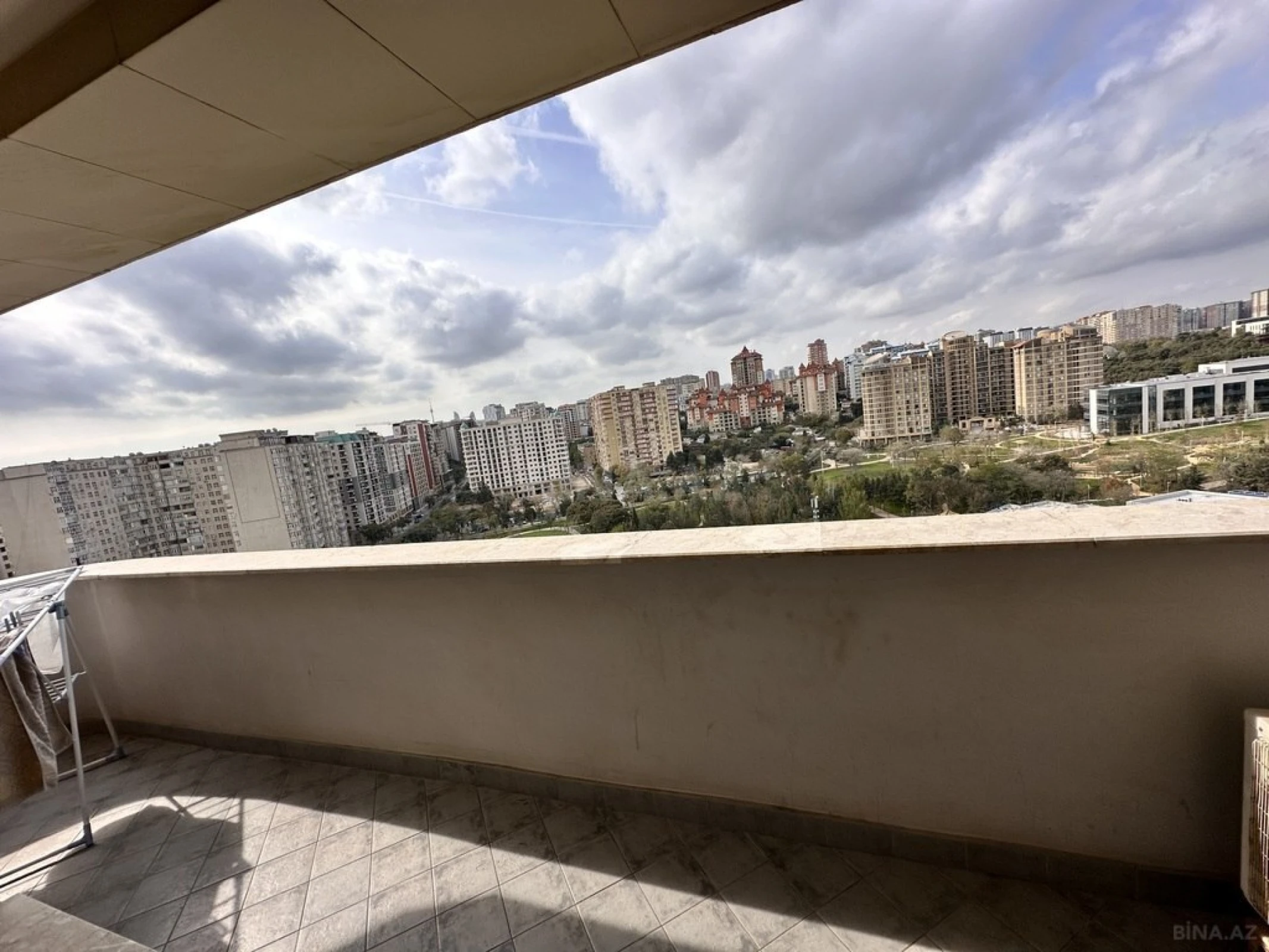Satılır 2 otaqlı mənzil 78 m²