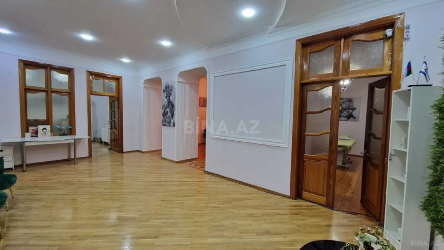 Satılır 4 otaqlı mənzil 130 m²