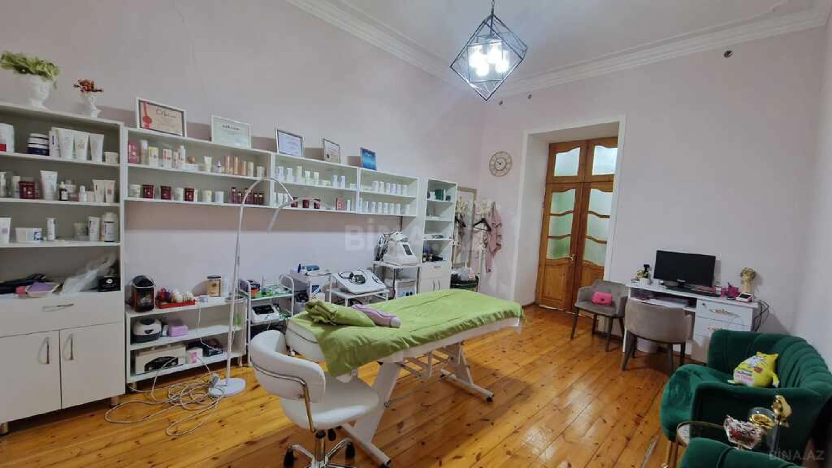 Satılır 4 otaqlı mənzil 130 m²