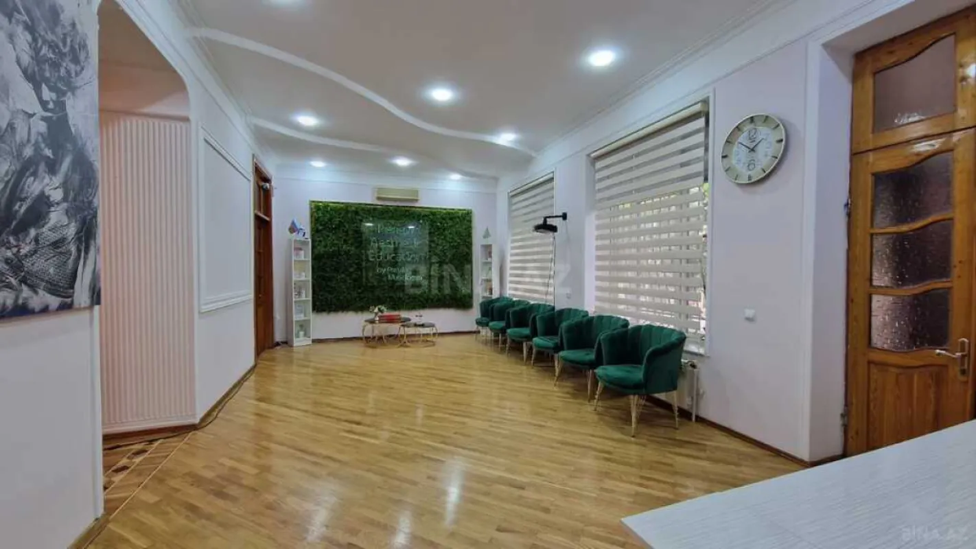 Satılır 4 otaqlı mənzil 130 m²