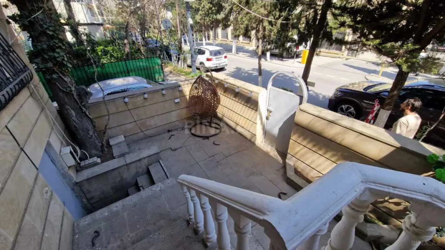 Satılır 4 otaqlı mənzil 130 m²