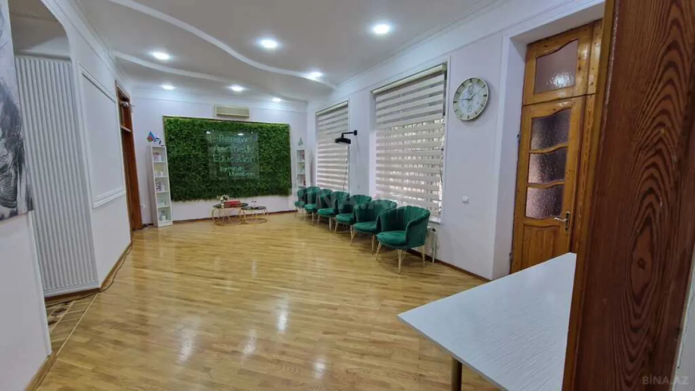 Satılır 4 otaqlı mənzil 130 m²
